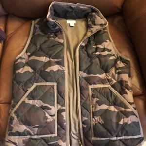 Women’s jcrew quilted camouflaged Vest size xs